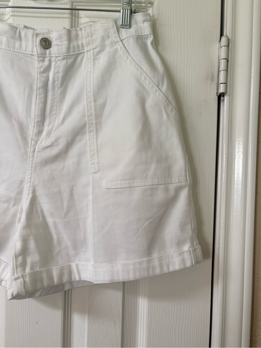 Gloria Vanderbilt White High-Rise Cotton Blend Bermuda Cuffed Shorts Size Medium - Picture 3 of 13